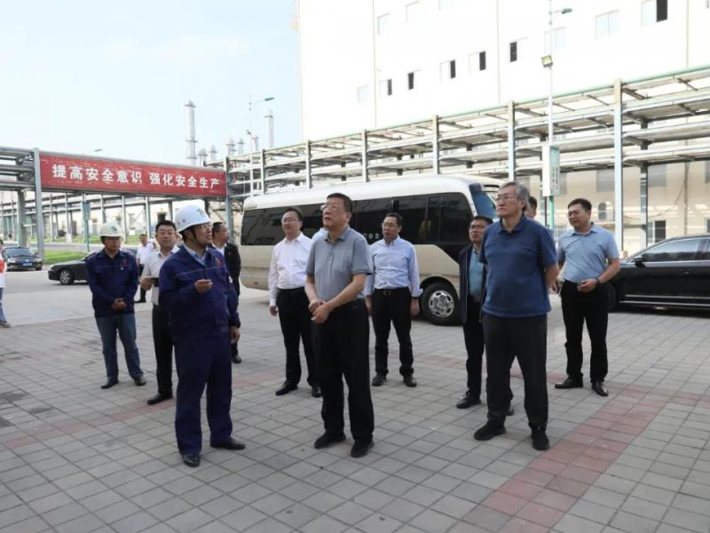 自治區(qū)副主席白清元來(lái)元寶山區(qū)調(diào)研